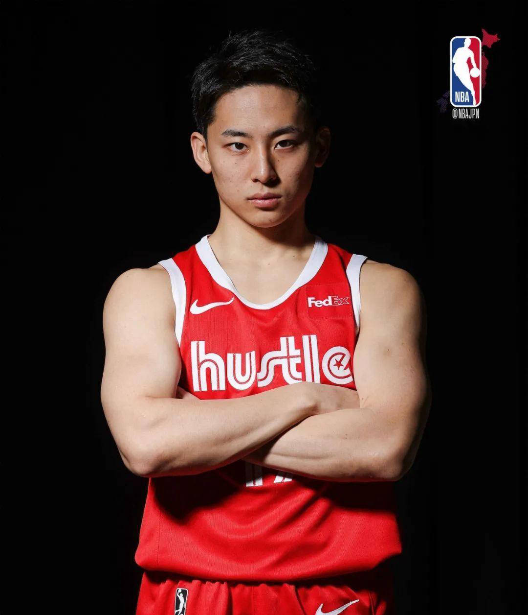 包含精彩比赛中一位新晋球星崭露头角，引人瞩目的词条