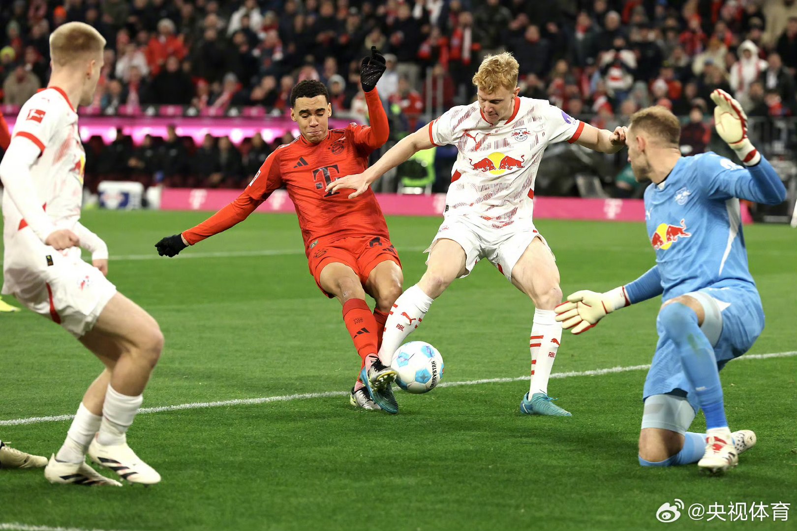 开云体育APP下载-足球辉煌一刻，拜仁慕尼黑猛进前列