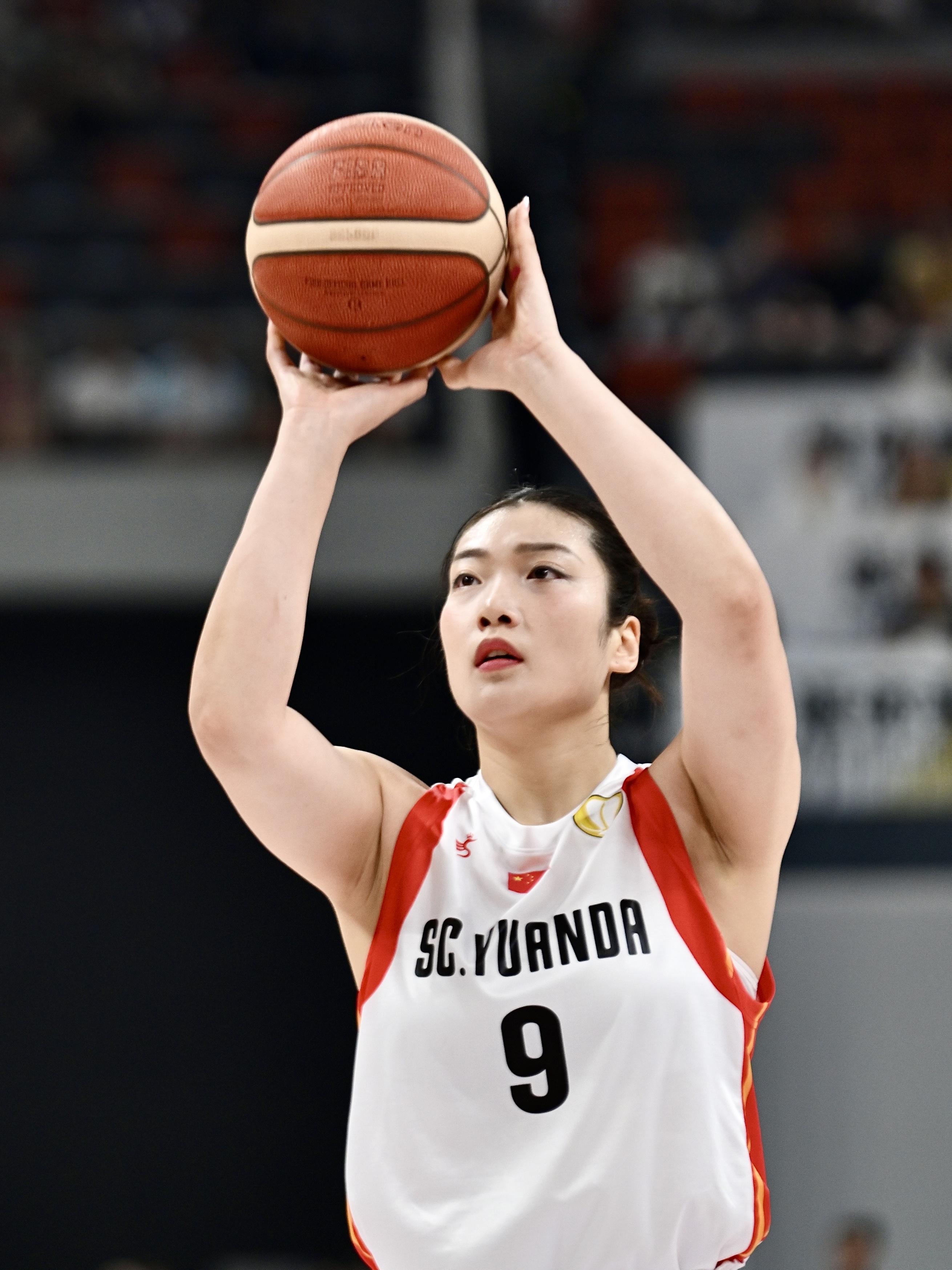 四川女篮在场上拼尽全力,赢得精彩比赛 四川女篮在场上拼尽全力,赢得精彩比赛