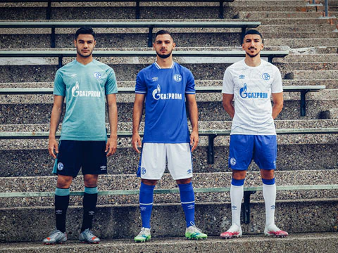 包含沙尔克遭遇瓶颈期，球队寻求突破的词条