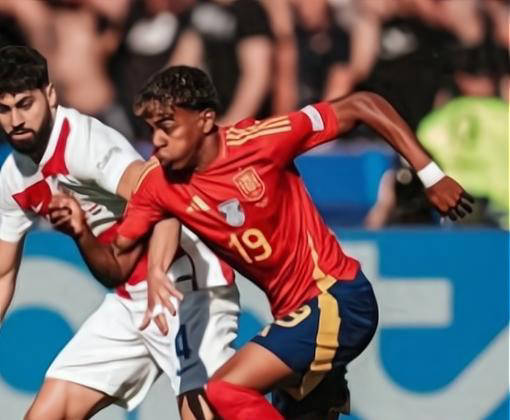 开云体育官网-新秀崭露头角！年轻球员入选国家队