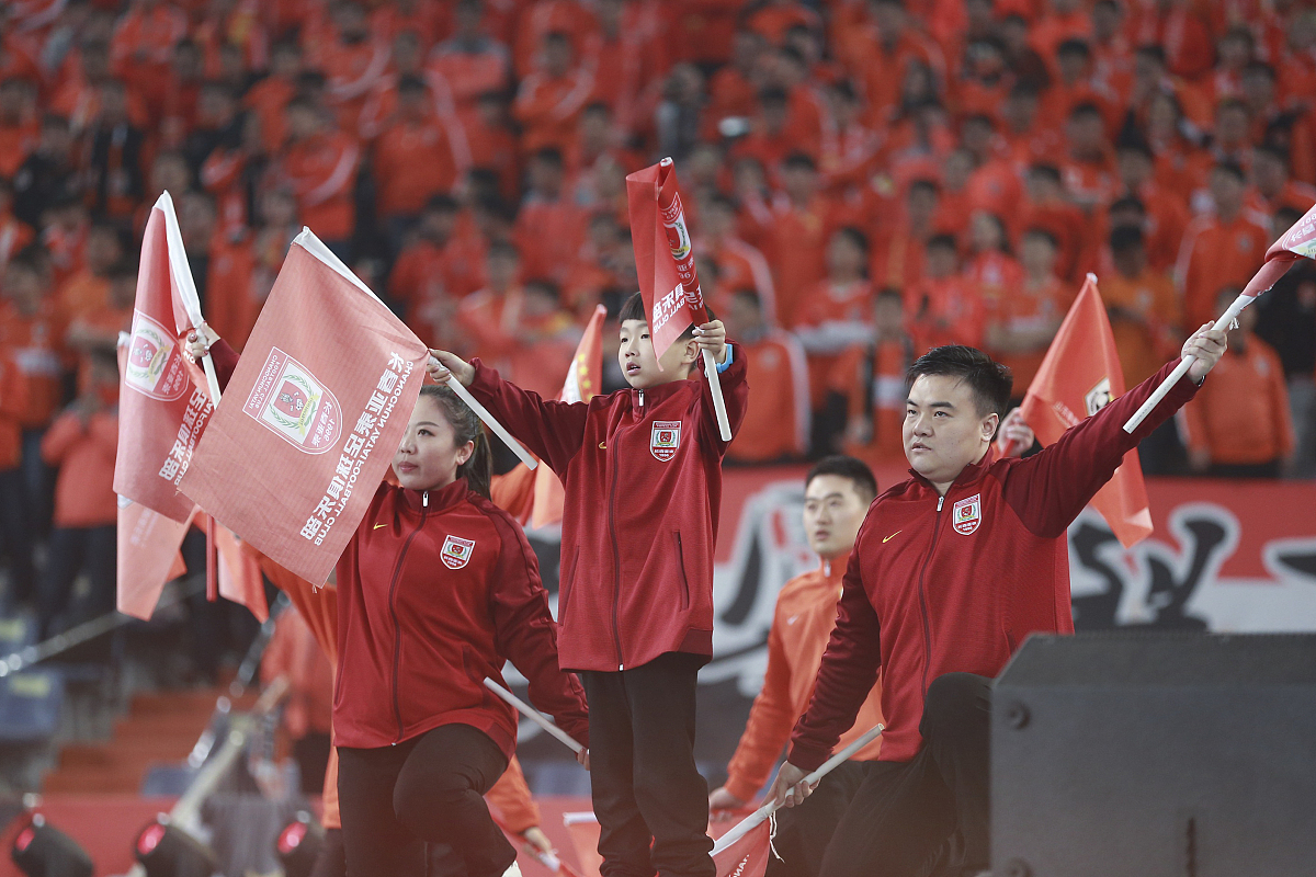 开云体育登录-关于中国女性足球选手奋力拼搏，向着目标前进的信息