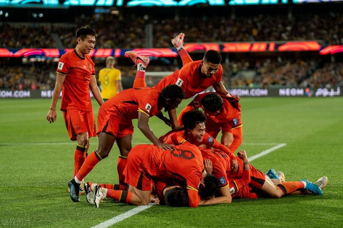 开云APP-包含足球局势白热化，每一场比赛都扣人心弦的词条