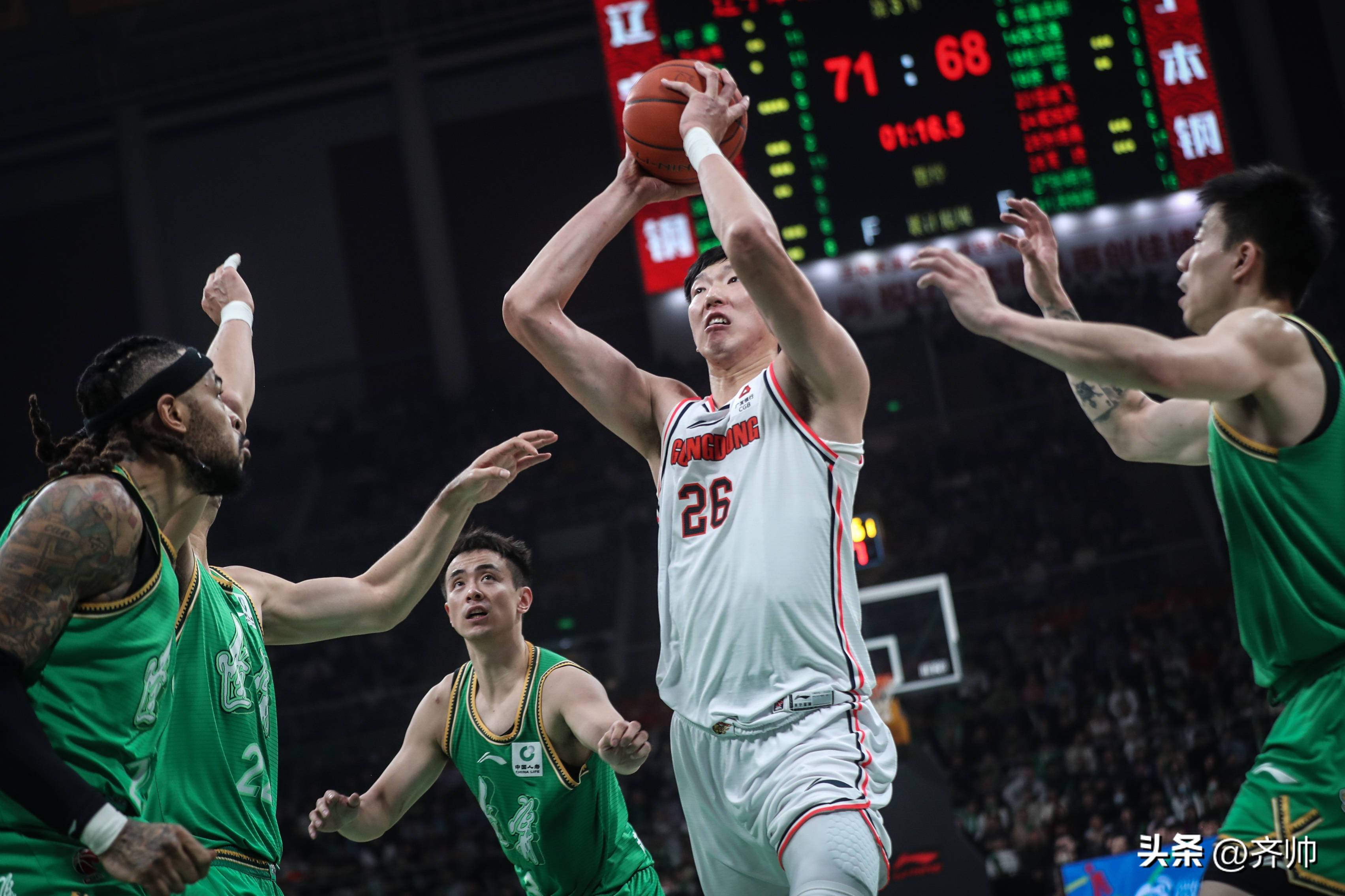 辽宁男篮攻防威猛,华南队全面溃败 辽宁男篮攻防威猛,华南队全面溃败