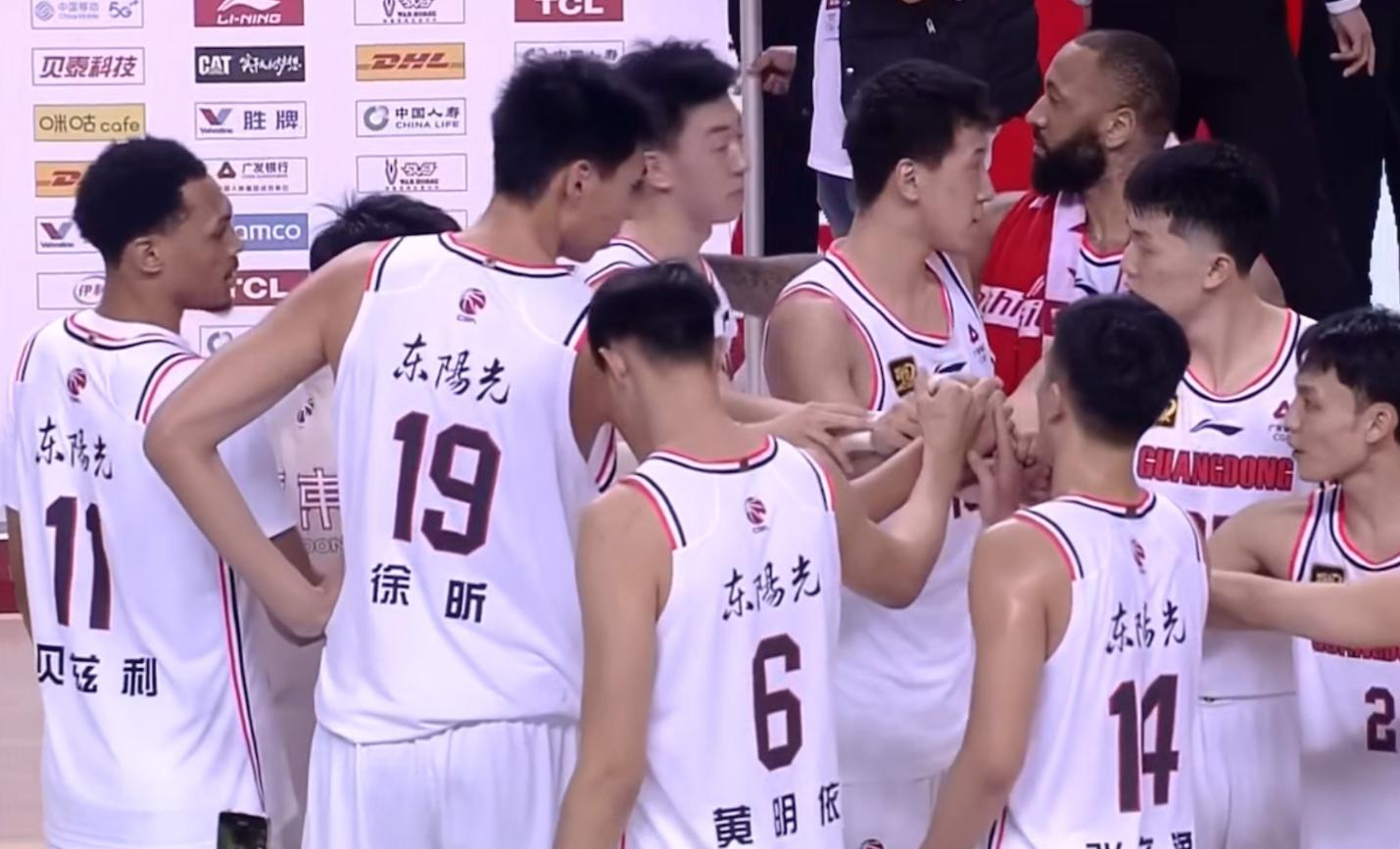 关于里昂主场大胜爱恩斯，提前锁定胜局的信息