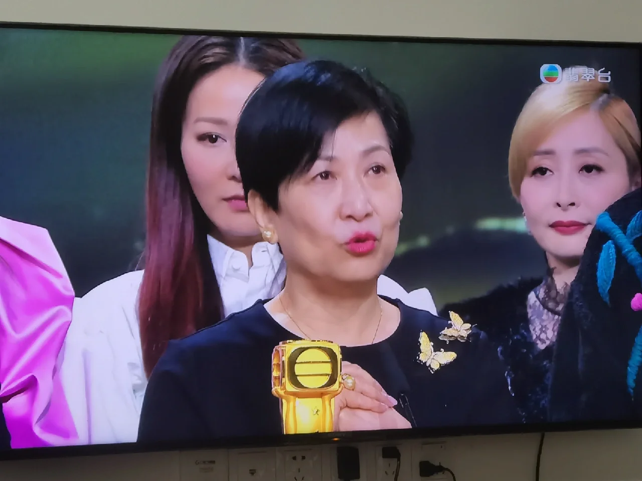 荷兰选手再次夺魁,实至名归登上领奖台的简单介绍 荷兰选手再次夺魁,实至名归登上领奖台的简单介绍