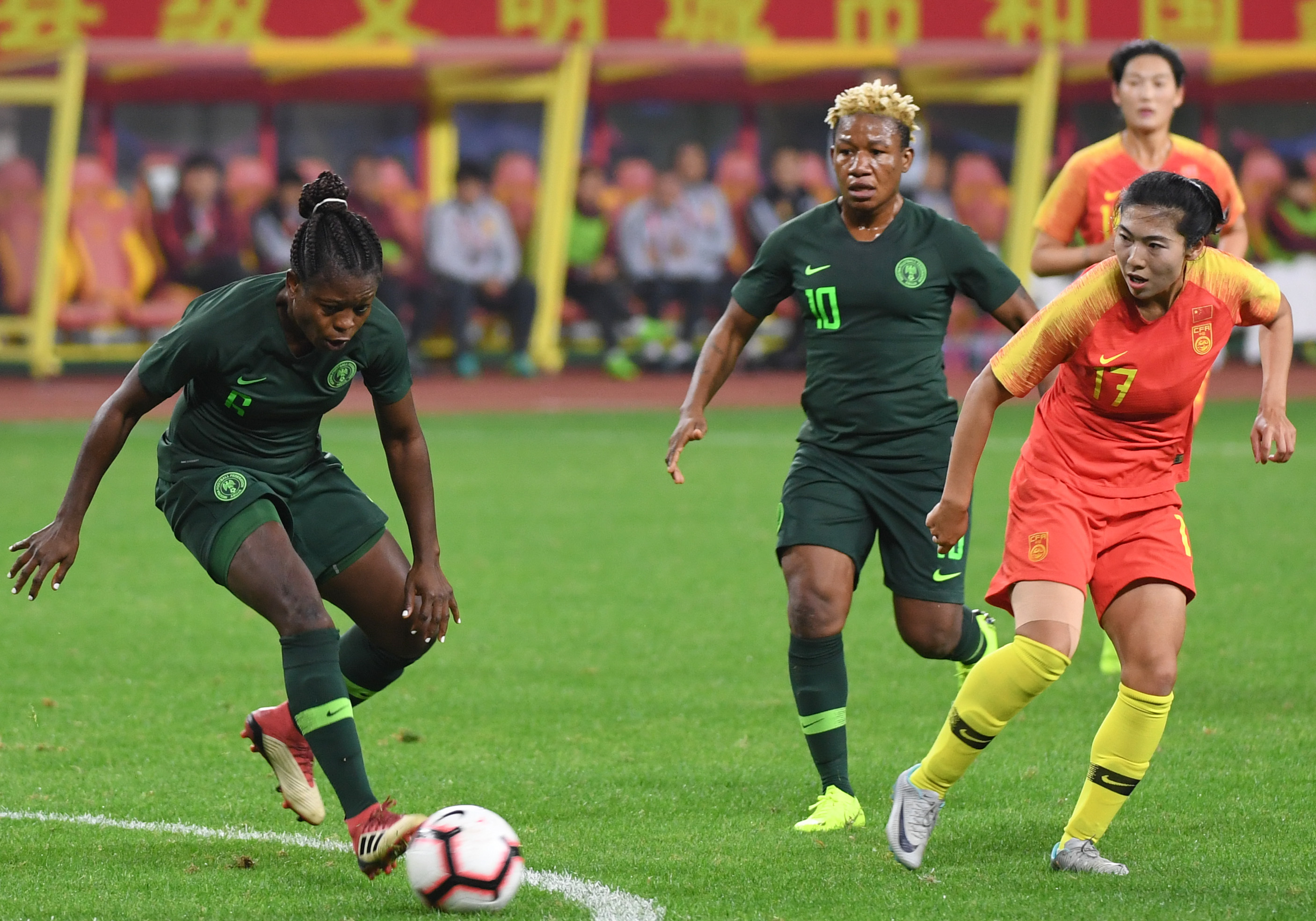 美国队在女足比赛中取得连胜 美国队在女足比赛中取得连胜