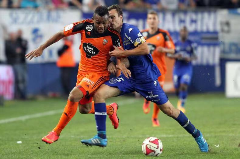 包含安格斯队客场逼平，法甲保级前途未卜的词条