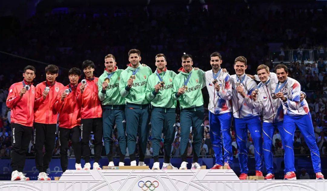 捷克选手登顶领奖台,成为代表 捷克选手登顶领奖台,成为代表