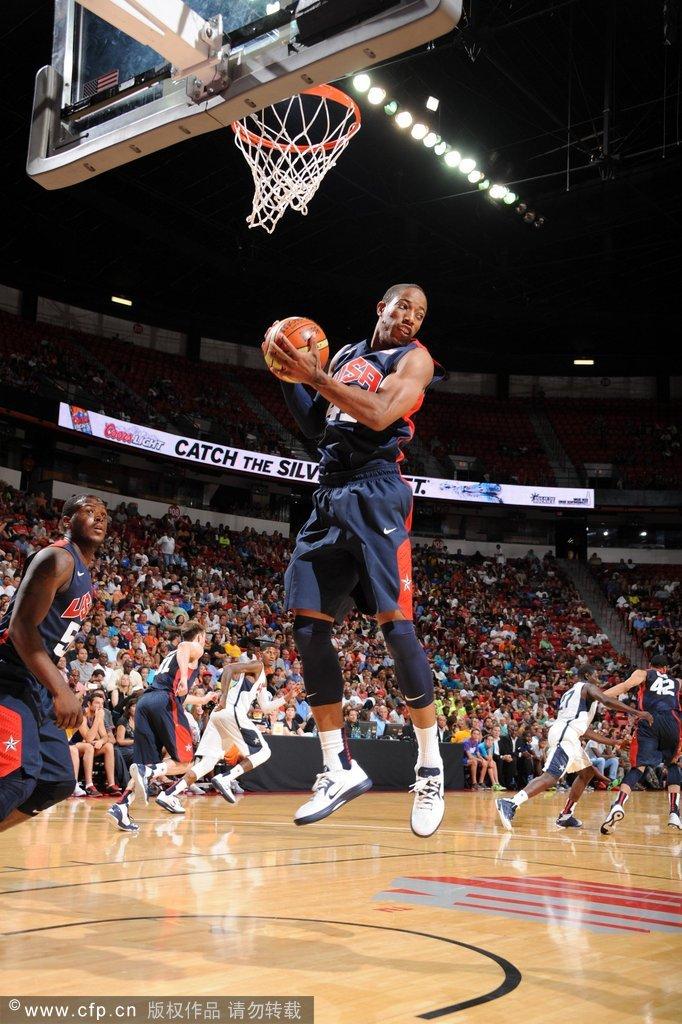 开云下载-日本队与美国队在决赛中上演激烈对抗