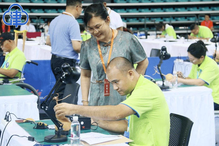 开云体育app-包含参赛选手各展绝活，角逐金牌荣誉的词条