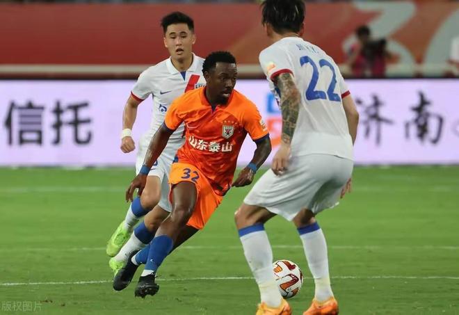 关于国安客场逼平鲁能，保持不败优势的信息