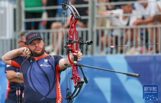 荷兰男子射箭选手一举夺冠，震撼全场的简单介绍