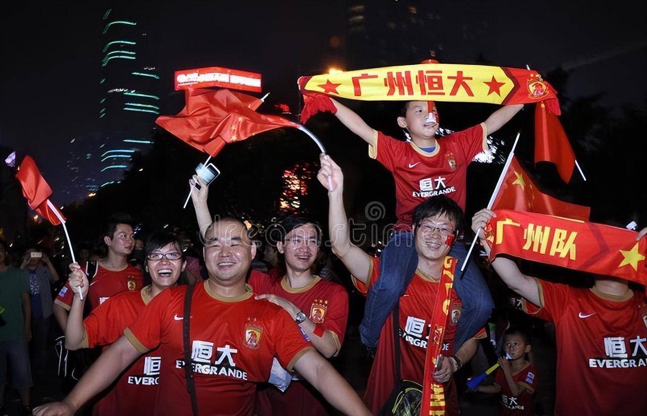 关于广州恒大闯入亚冠决赛,力争夺冠球迷期待高喊冠军归来的信息 关于广州恒大闯入亚冠决赛,力争夺冠球迷期待高喊冠军归来的信息