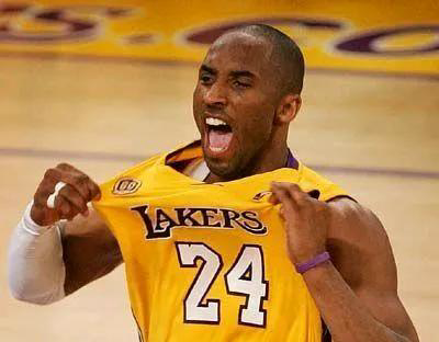 骑士火箭相遇，詹姆斯微笑迎战霍华德