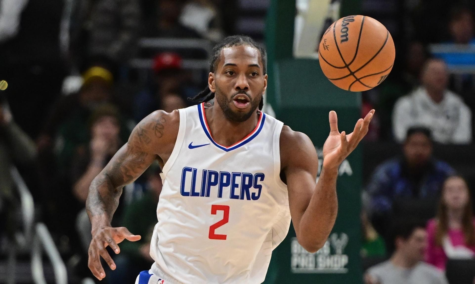 快船惊险胜魔术,莱昂纳德致胜关键球 快船惊险胜魔术,莱昂纳德致胜关键球