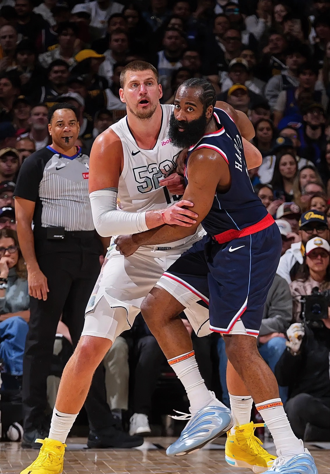 开云体育app-马刺鏖战掘金,拉文高光表现的简单介绍