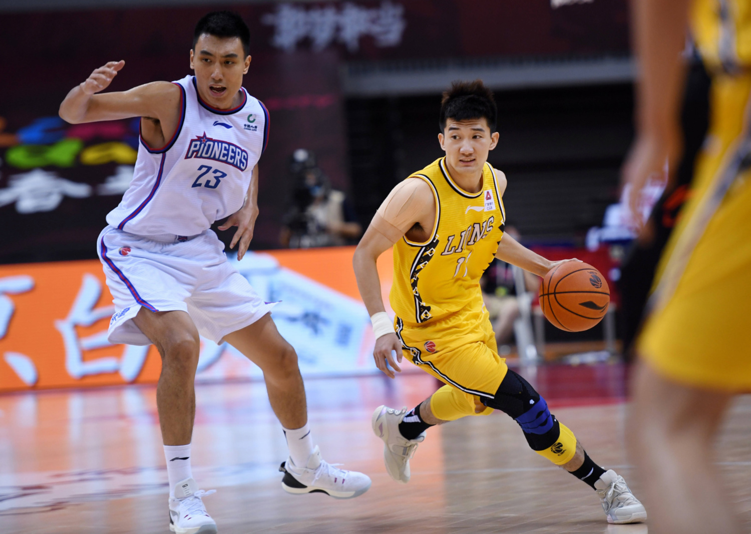 开云体育-上海队横扫太阳,孙铭徽点燃赛场