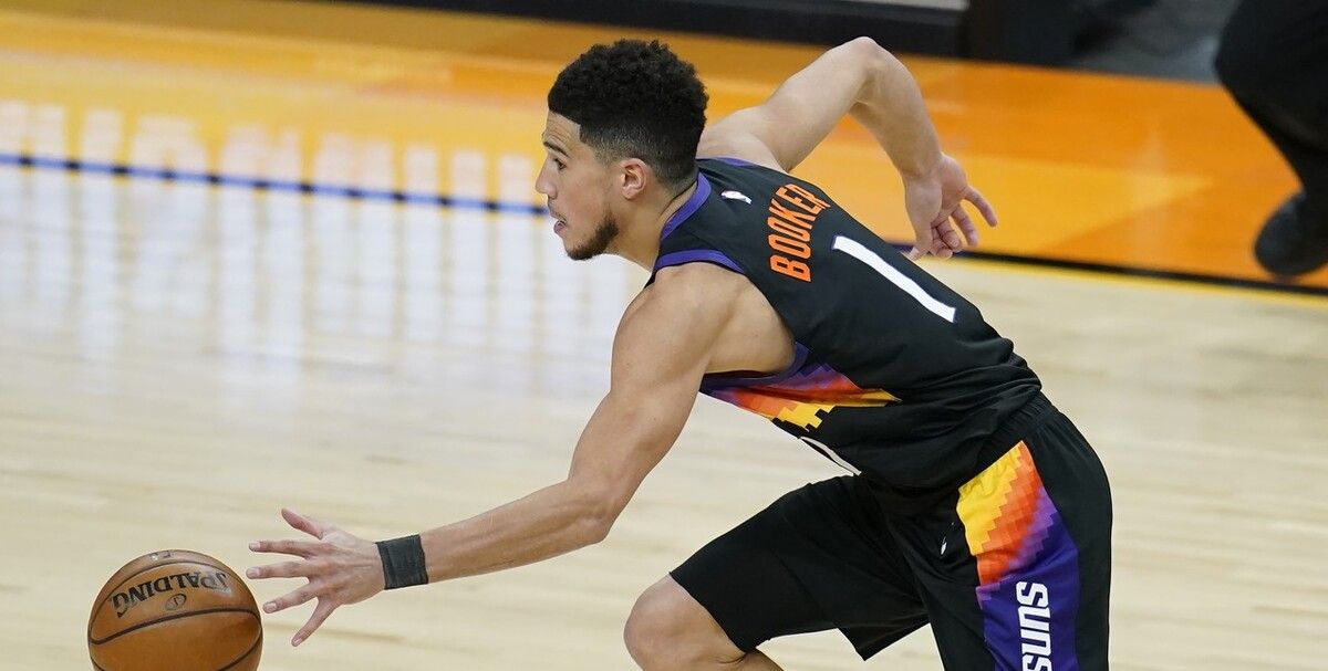 青岛队逆转湖人，布克点燃赛场