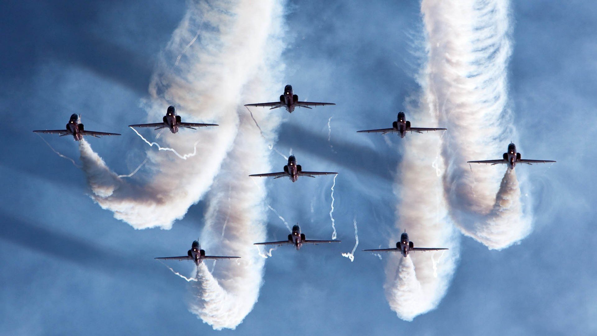 荷兰强势晋级摩纳哥，门迪英超争冠接管比赛，足球世界中的防守与荣耀