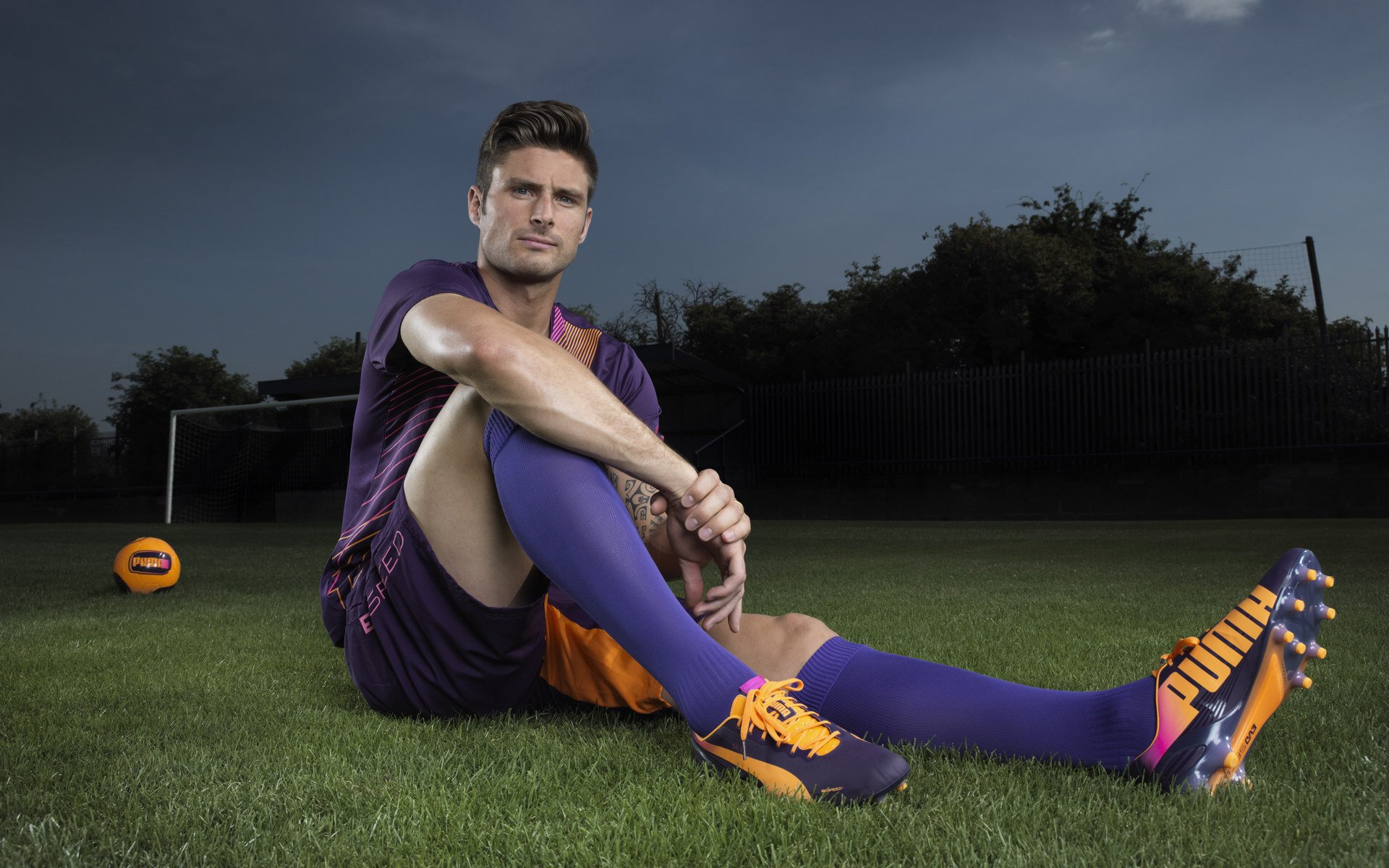 开云体育-星光坠落，他成为唯一站立的巨人