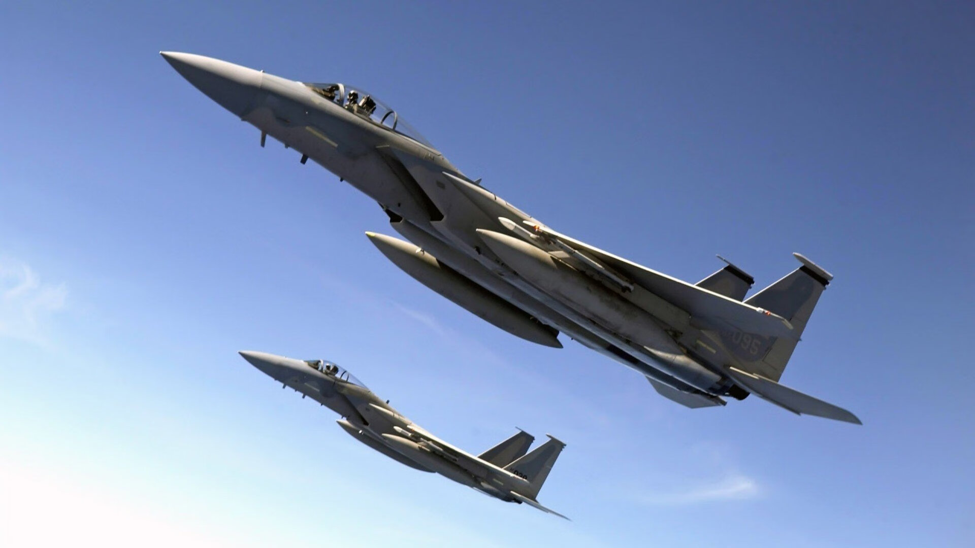 英超争冠战火燃，猛龙加时奏凯歌，体育周末的双重奏鸣